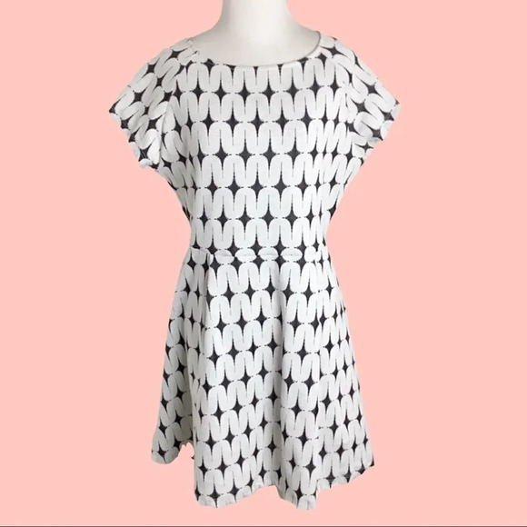 Renee C black and white wavy print skaterstyle dress - Picture 1 of 16